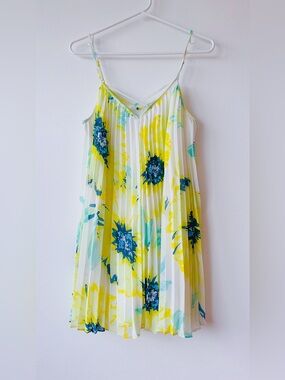 GUESS Temperly Yellow Pleated Yellow Floral Chiffon Swing Dress size S